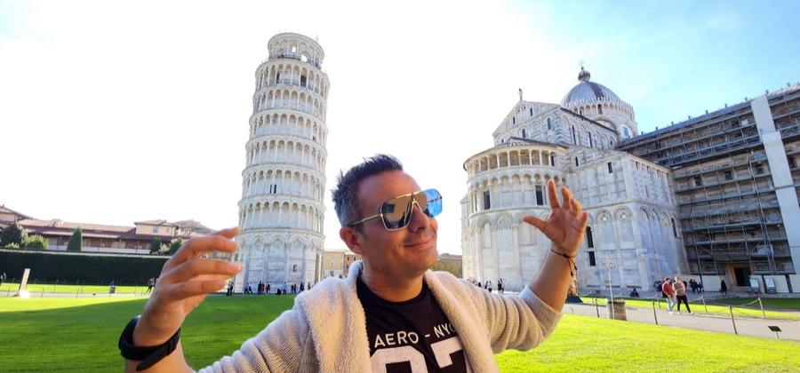 Octavio en la Torre de Pisa, Italia