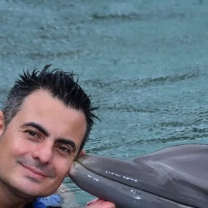 Octavio nadando con delfines — experiencias únicas